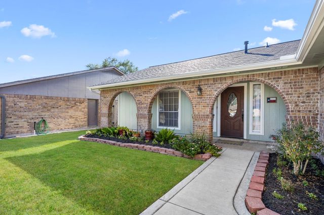 5010 Colombia Drive, Pasadena, TX 77505