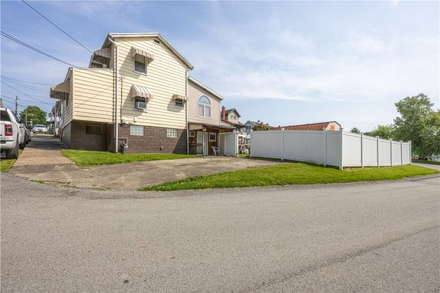 39 Dunkard Ave, Uniontown, PA 15401