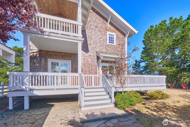 205 26th Street NW, Long Beach, WA 98631