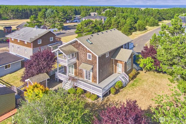 205 26th Street NW, Long Beach, WA 98631