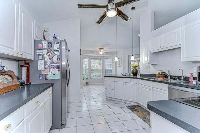 6911 OAKCREST WAY, Zephyrhills, FL 33542