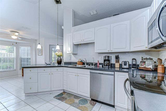 6911 OAKCREST WAY, Zephyrhills, FL 33542