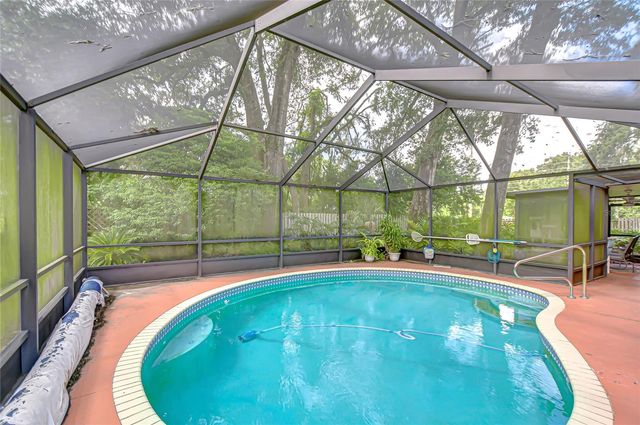 6911 OAKCREST WAY, Zephyrhills, FL 33542