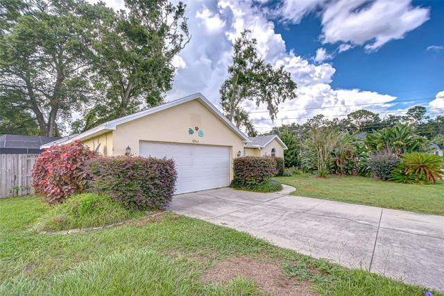 6911 OAKCREST WAY, Zephyrhills, FL 33542