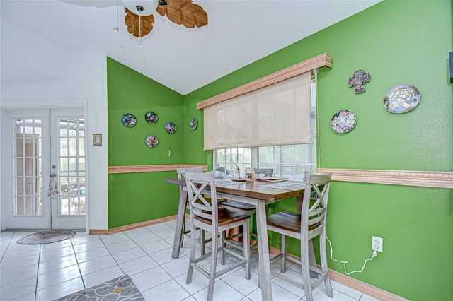 6911 OAKCREST WAY, Zephyrhills, FL 33542