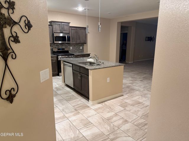 416 Quiet Prairie Drive, Horizon City, TX 79928