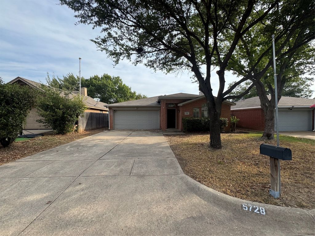 5728 Northfield Drive, Fort Worth, TX 76179 — exterior