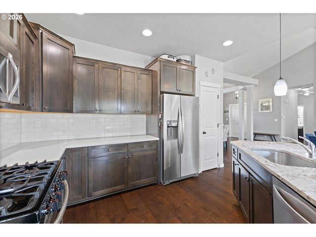 830 Se DARROW Rd, Estacada, OR 97023