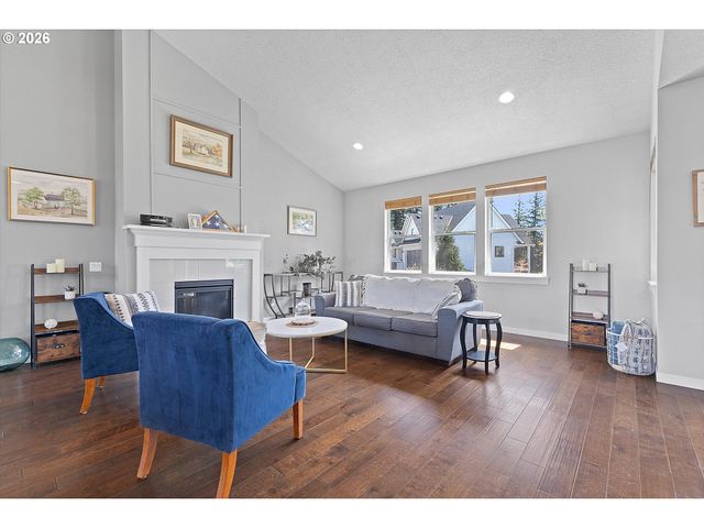 830 Se DARROW Rd, Estacada, OR 97023