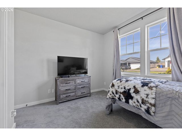 830 Se DARROW Rd, Estacada, OR 97023