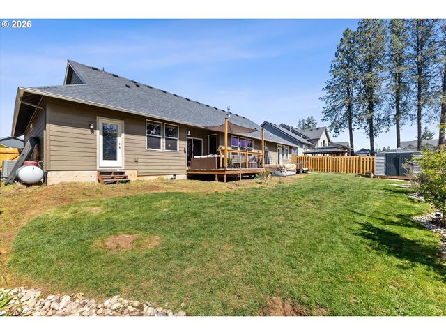 830 Se DARROW Rd, Estacada, OR 97023