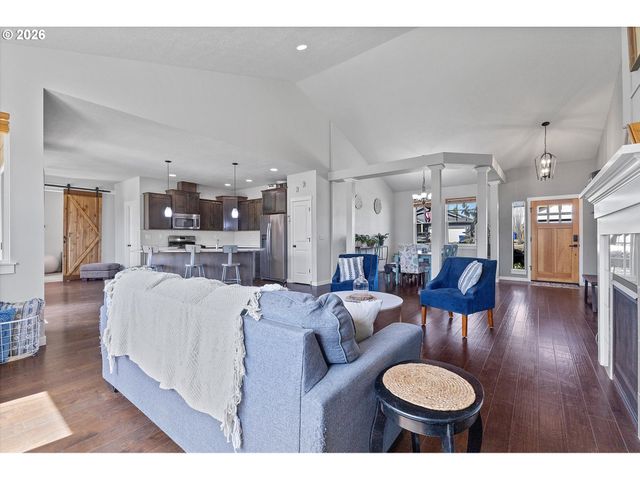 830 Se DARROW Rd, Estacada, OR 97023