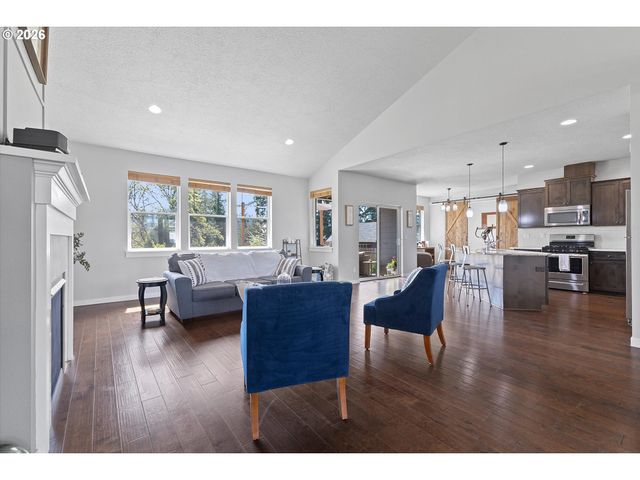 830 Se DARROW Rd, Estacada, OR 97023