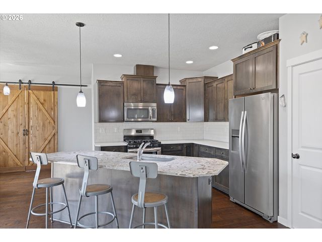 830 Se DARROW Rd, Estacada, OR 97023