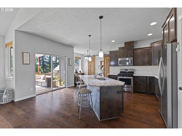 830 Se DARROW Rd, Estacada, OR 97023