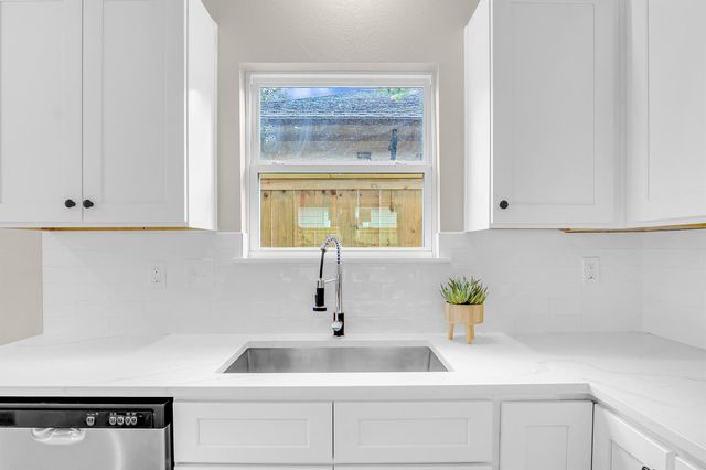 7316 Victoria Street, Houston, TX 77020