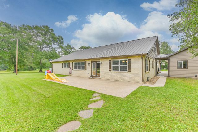 306 County Road 3997, Cleveland, TX 77328