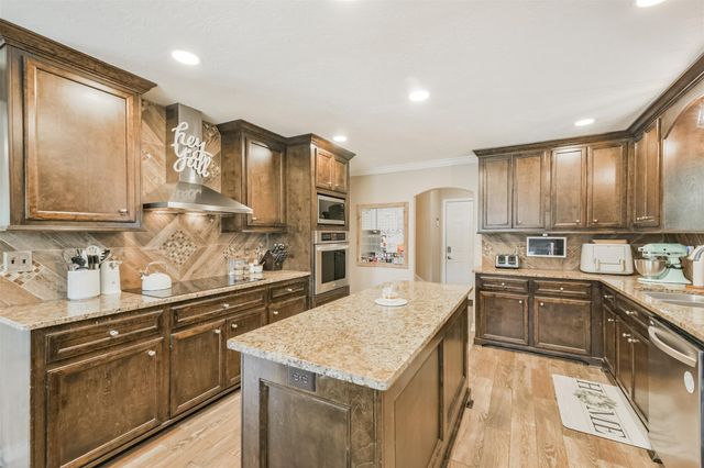 306 County Road 3997, Cleveland, TX 77328