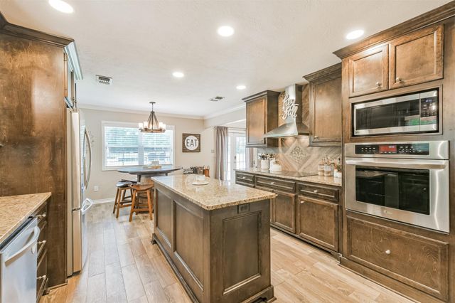 306 County Road 3997, Cleveland, TX 77328
