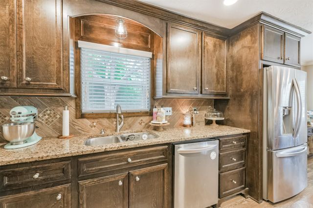 306 County Road 3997, Cleveland, TX 77328