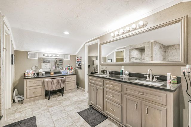 306 County Road 3997, Cleveland, TX 77328