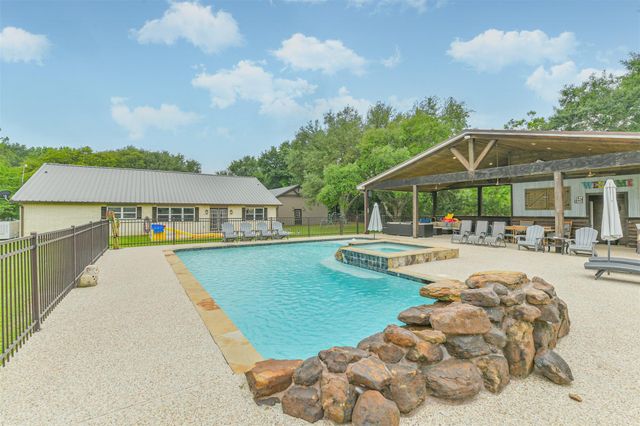 306 County Road 3997, Cleveland, TX 77328