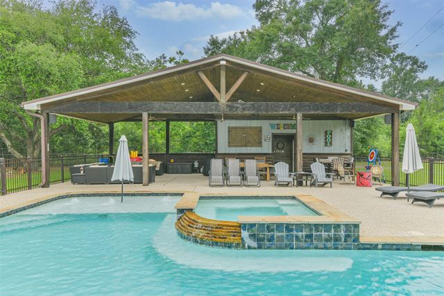 306 County Road 3997, Cleveland, TX 77328