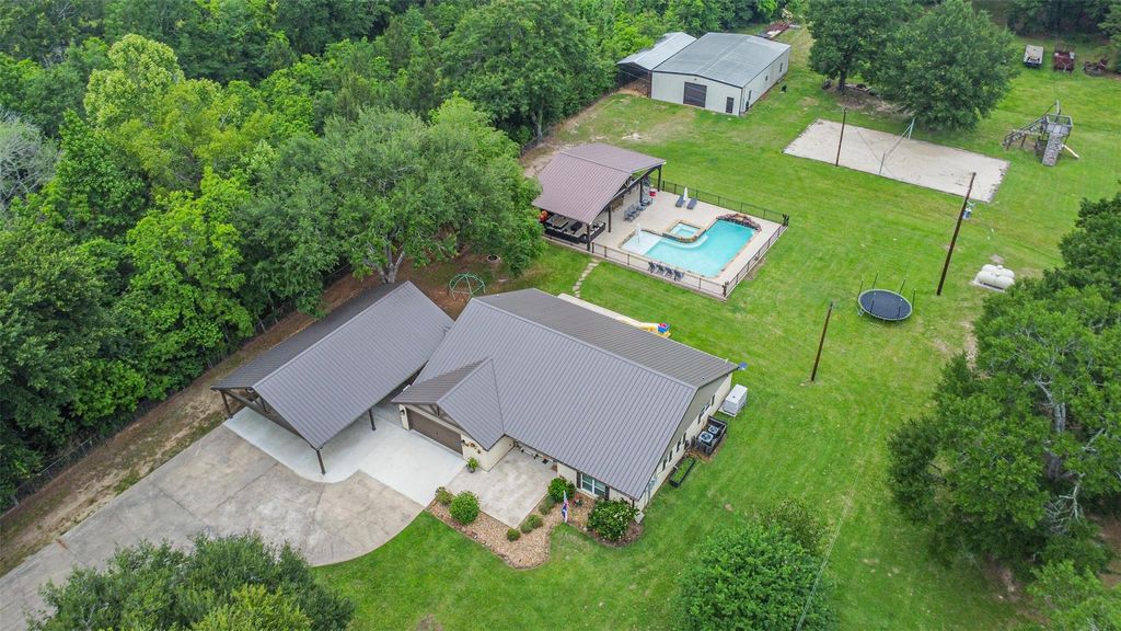 306 County Road 3997, Cleveland, TX 77328
