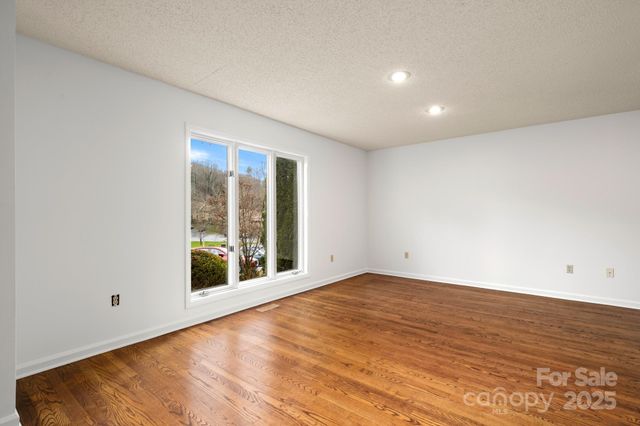 103 Pebble Creek Drive, Asheville, NC 28803