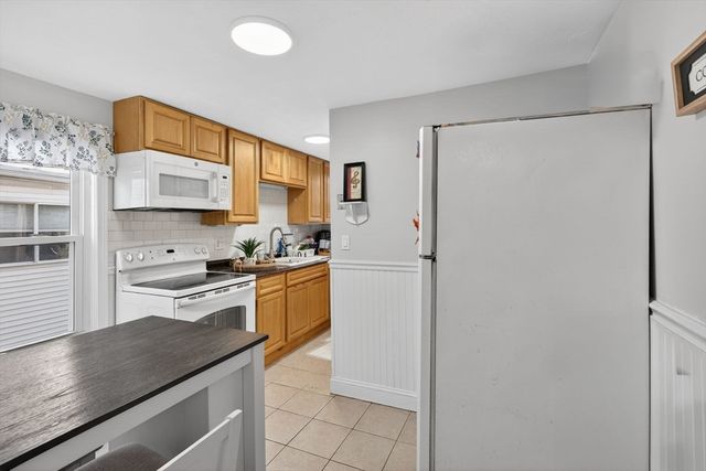 82 Linwood St, Lynn, MA 01905