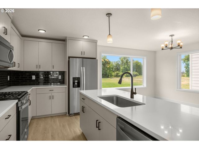 1014 E GINGER ROOT Ct, Newberg, OR 97132