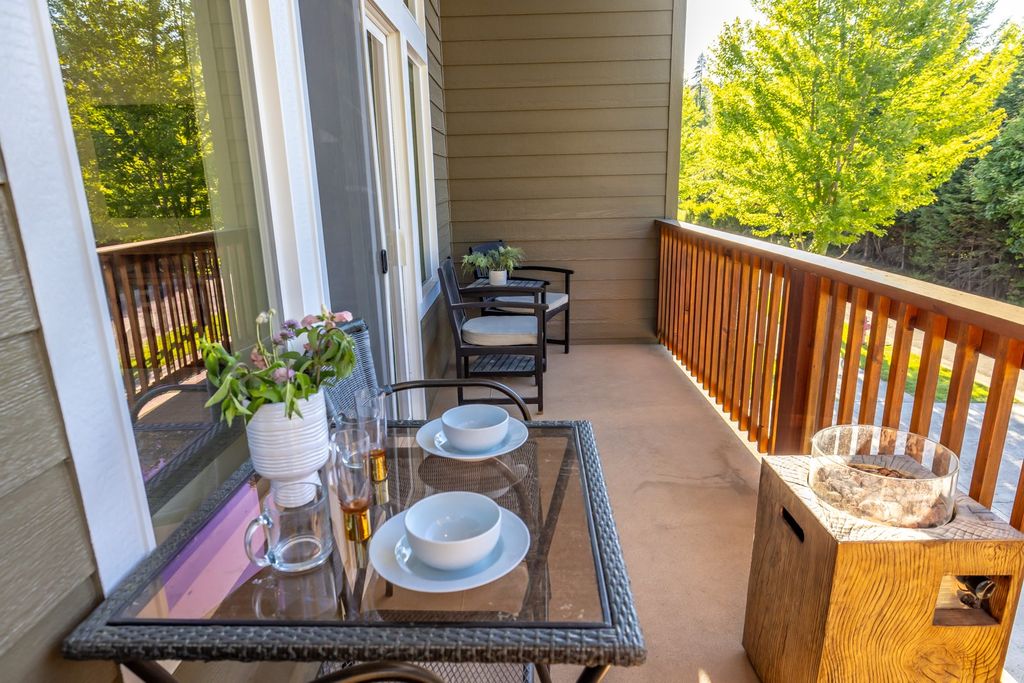 Image 27 of property listing at 227 Fox Hollow Lane B14, Whitefish, MT 59937