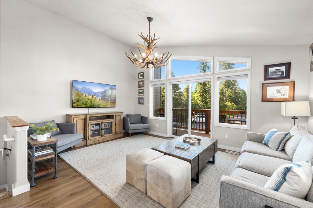 Image 5 of property listing at 227 Fox Hollow Lane B14, Whitefish, MT 59937