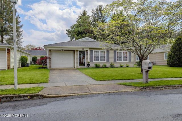 11 Tennis Court, Brick, NJ 08723