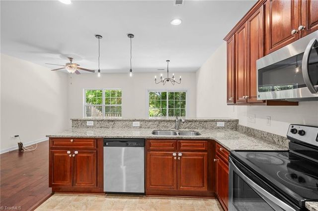 1917 Sentry Pointe Lane, Winston-salem, NC 27127