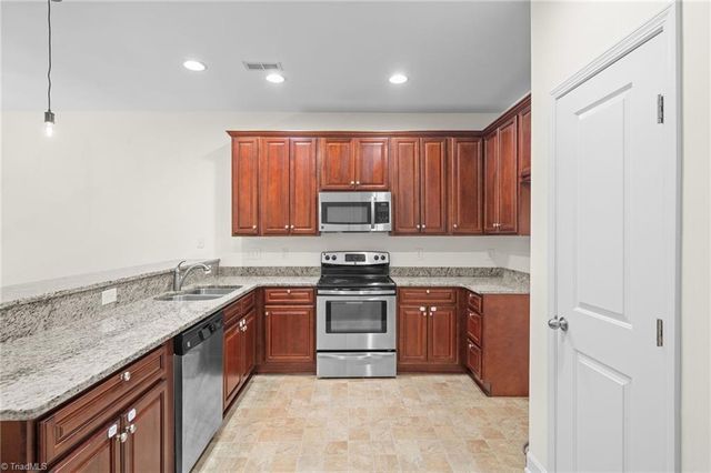 1917 Sentry Pointe Lane, Winston-salem, NC 27127