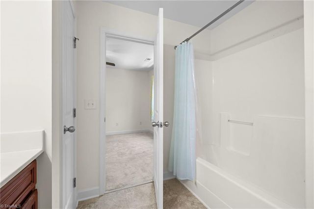 1917 Sentry Pointe Lane, Winston-salem, NC 27127
