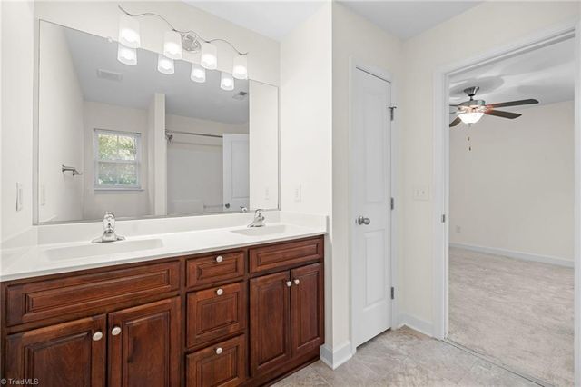 1917 Sentry Pointe Lane, Winston-salem, NC 27127