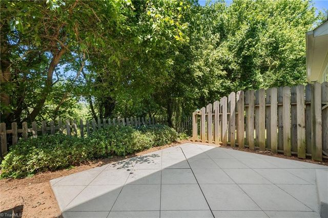 1917 Sentry Pointe Lane, Winston-salem, NC 27127