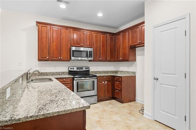 1917 Sentry Pointe Lane, Winston-salem, NC 27127