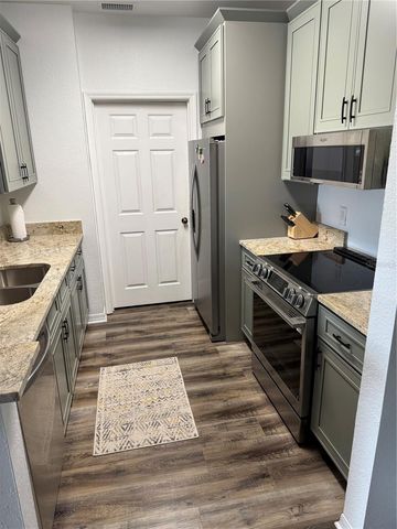 10201 COURTNEY PALMS BOULEVARD 204, Tampa, FL 33619