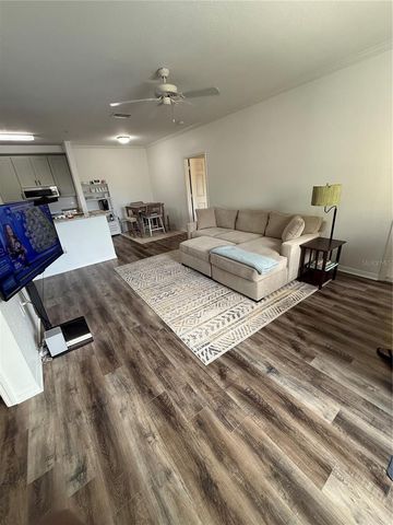 10201 COURTNEY PALMS BOULEVARD 204, Tampa, FL 33619