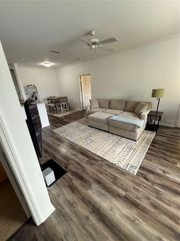 10201 COURTNEY PALMS BOULEVARD 204, Tampa, FL 33619