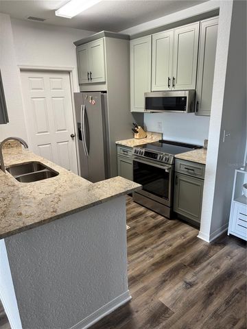 10201 COURTNEY PALMS BOULEVARD 204, Tampa, FL 33619