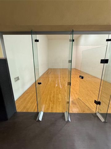 10201 COURTNEY PALMS BOULEVARD 204, Tampa, FL 33619