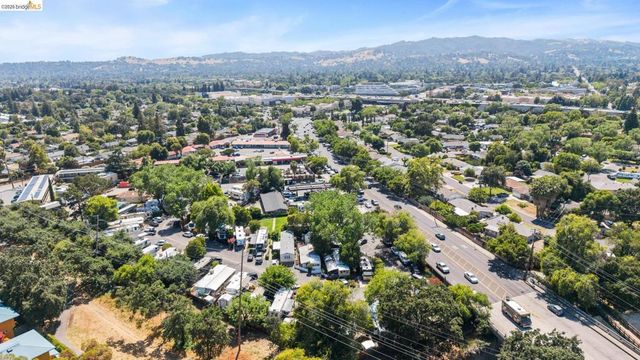 2050 Monument, Pleasant Hill, CA 94523