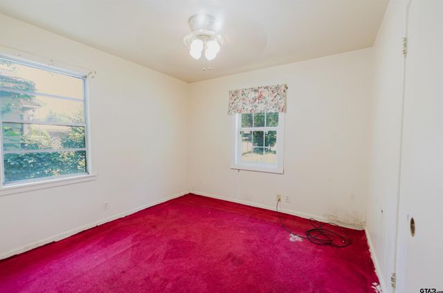 1208 S Academy, Tyler, TX 75701
