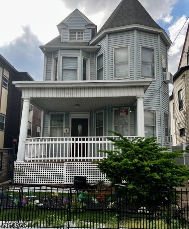 654 E 26Th St, Paterson City, NJ 07504