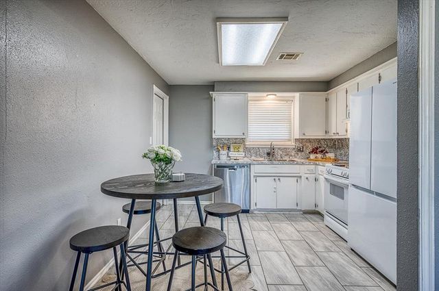 752 N Norman Avenue, Moore, OK 73160