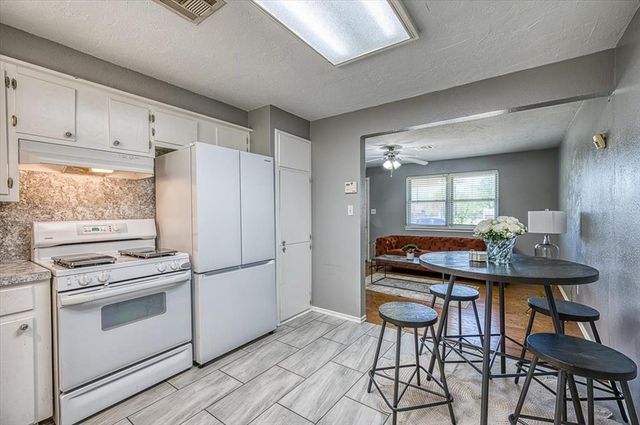 752 N Norman Avenue, Moore, OK 73160